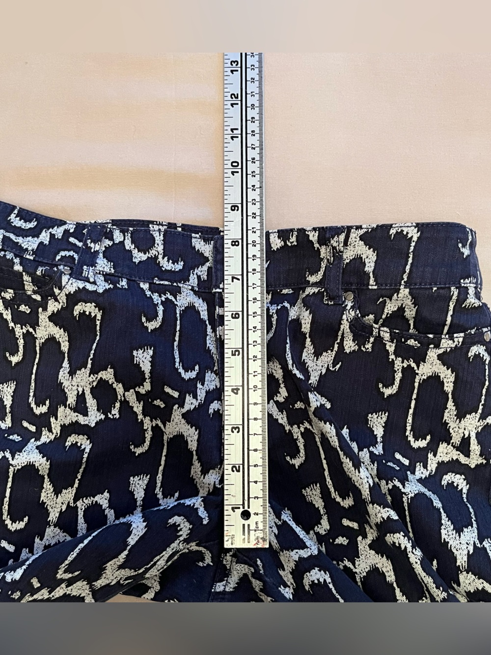 Kenneth Cole Reaction Woman’s Navy and White Loud Printed Cropped Jeans Size 6 - Picture 9 of 13